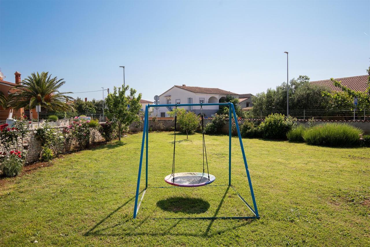 Modern Stone House With Flowers & Playground Medulin Dış mekan fotoğraf