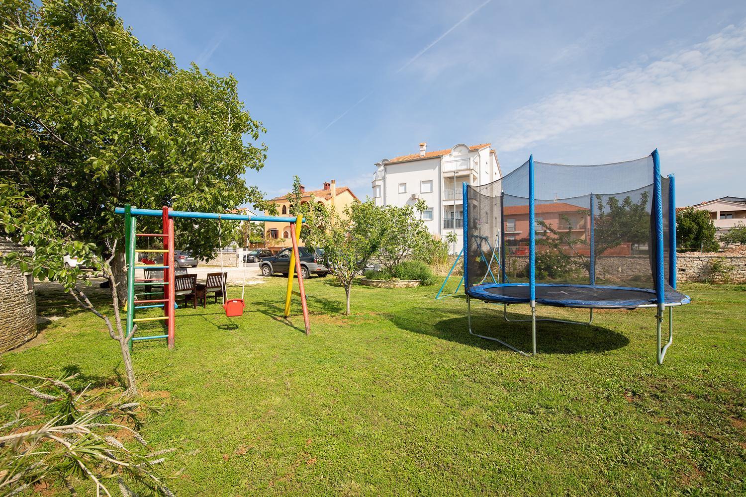 Modern Stone House With Flowers & Playground Medulin Dış mekan fotoğraf